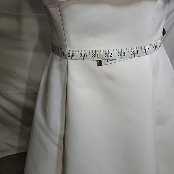 Elegant White Pleated Dress - Picture 14 of 16